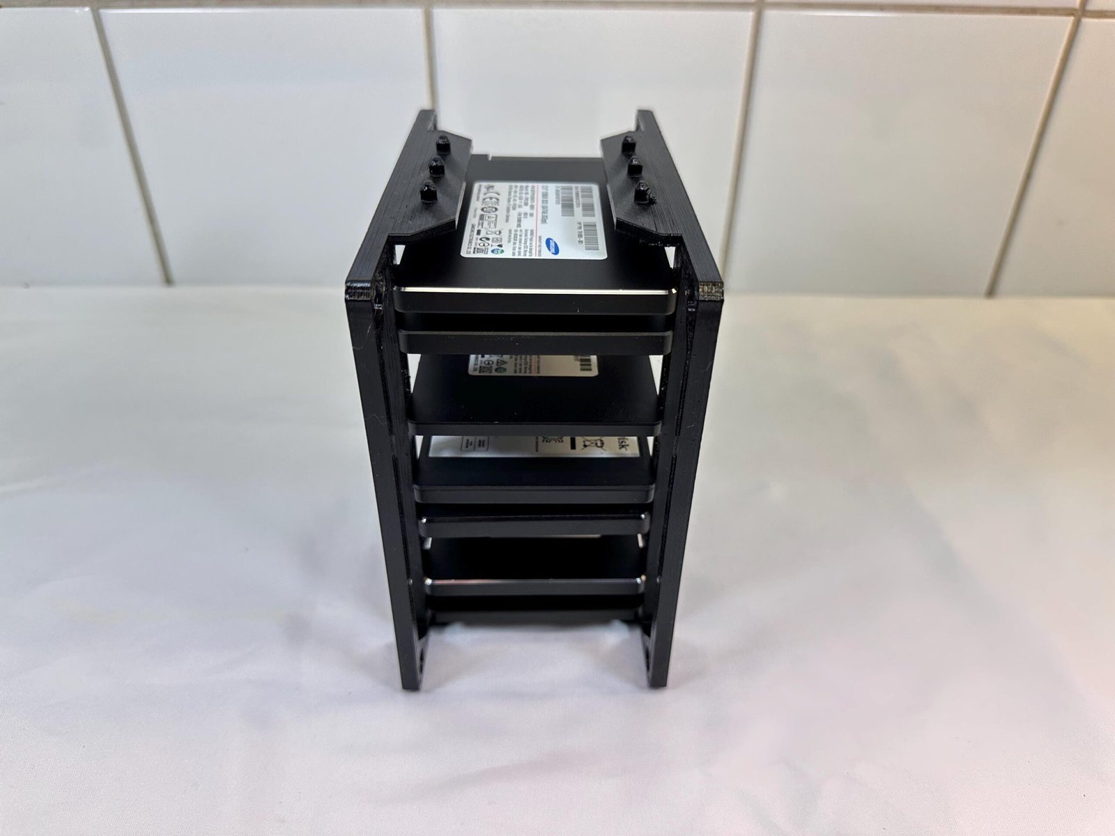 SSD Storage Bay - Fan Attachable, Stackable, 10 x 2.5" SSD or 6 x SAS - Image 6