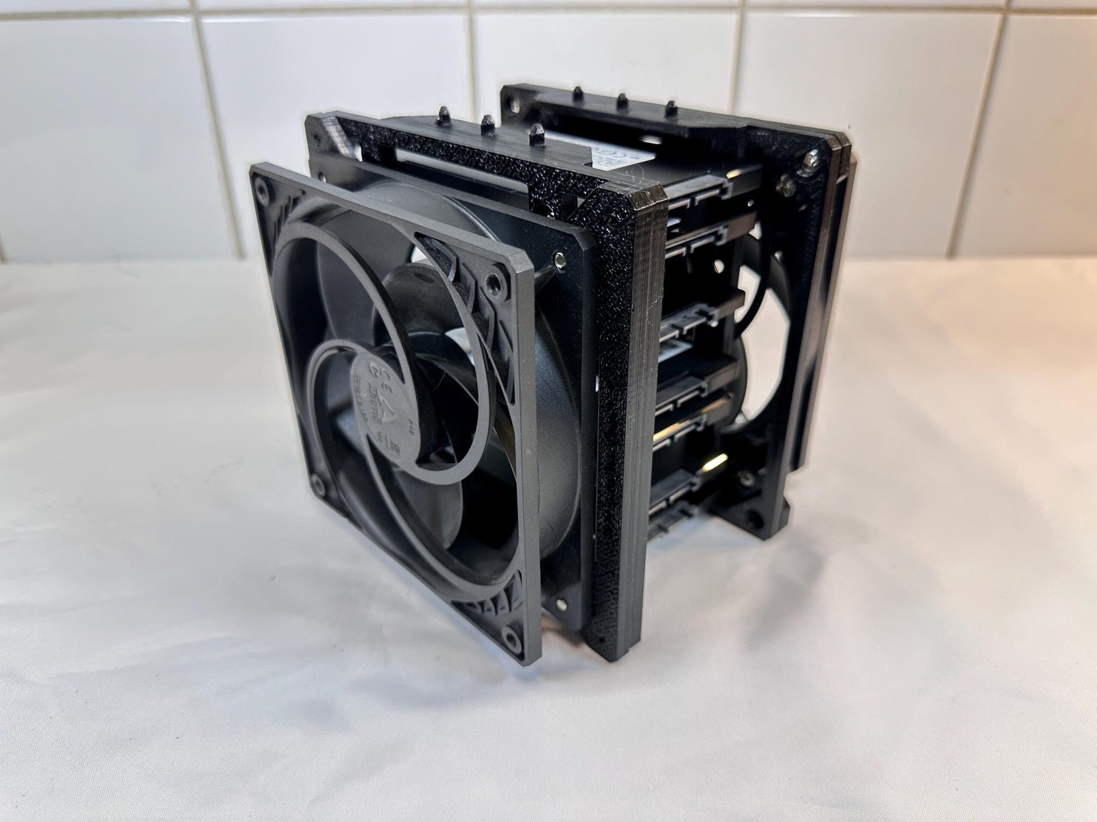 SSD Storage Bay - Fan Attachable, Stackable, 10 x 2.5" SSD or 6 x SAS - Image 12