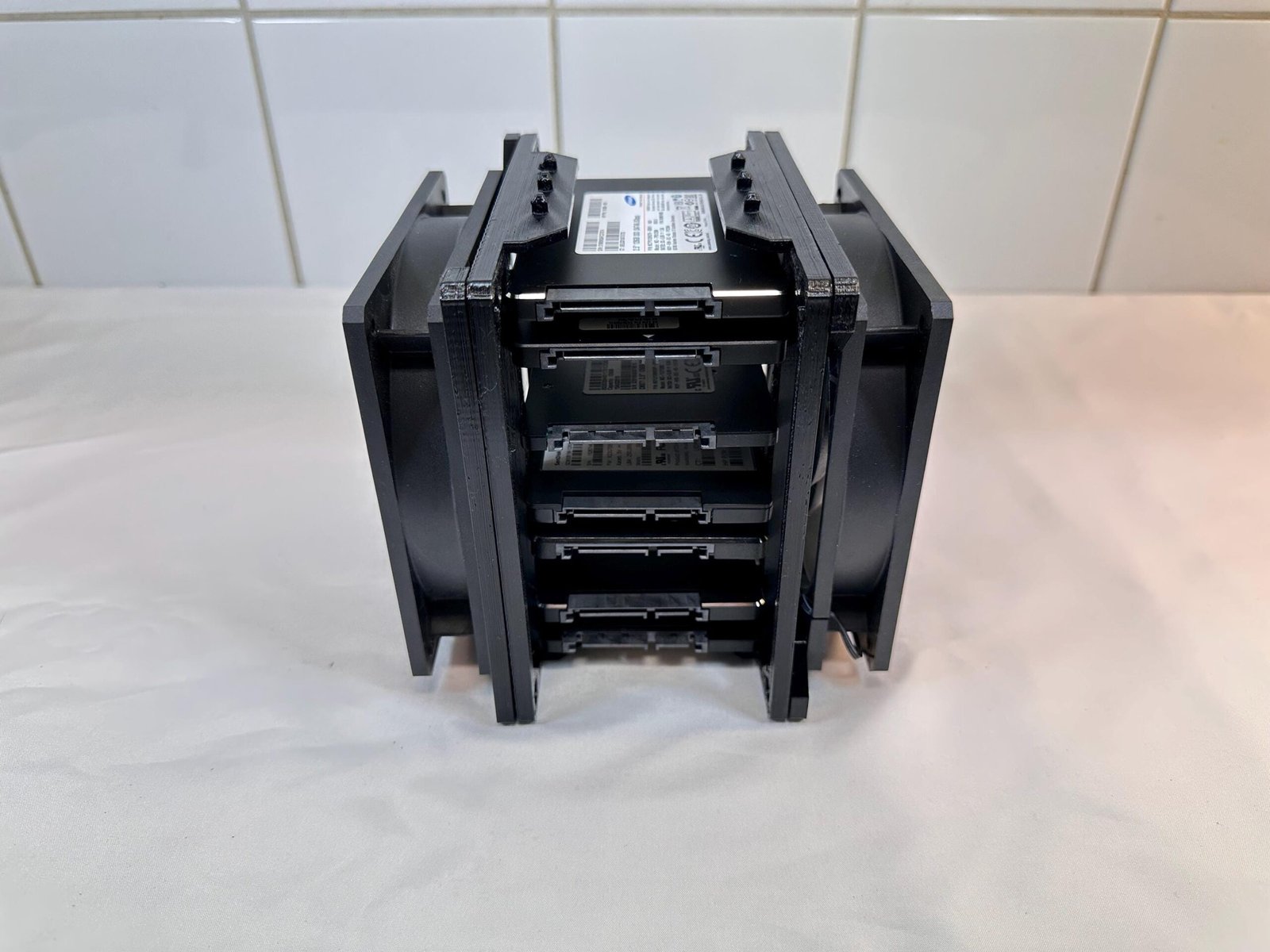 SSD Storage Bay - Fan Attachable, Stackable, 10 x 2.5" SSD or 6 x SAS - Image 11