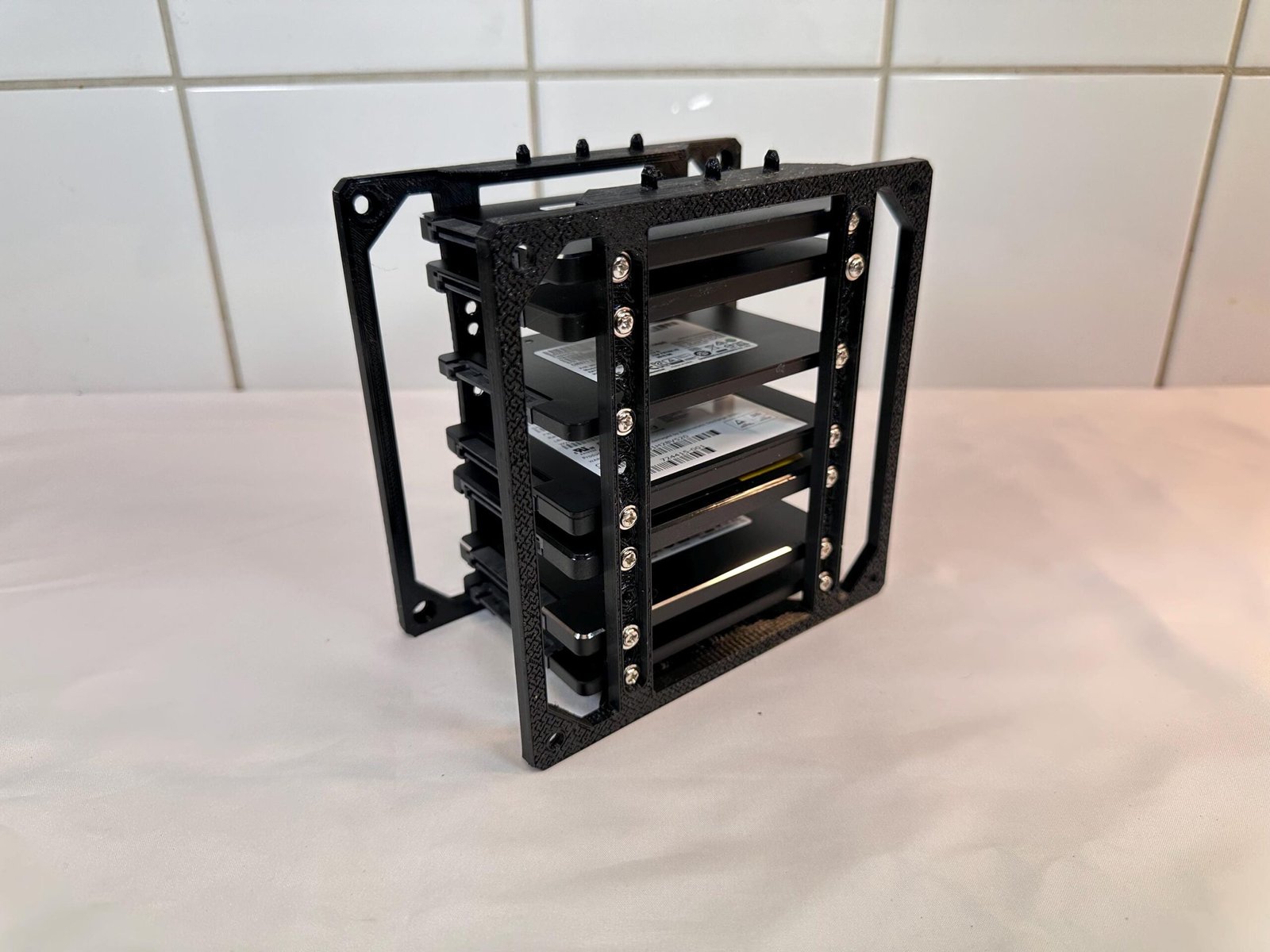 SSD Storage Bay - Fan Attachable, Stackable, 10 x 2.5" SSD or 6 x SAS - Image 4