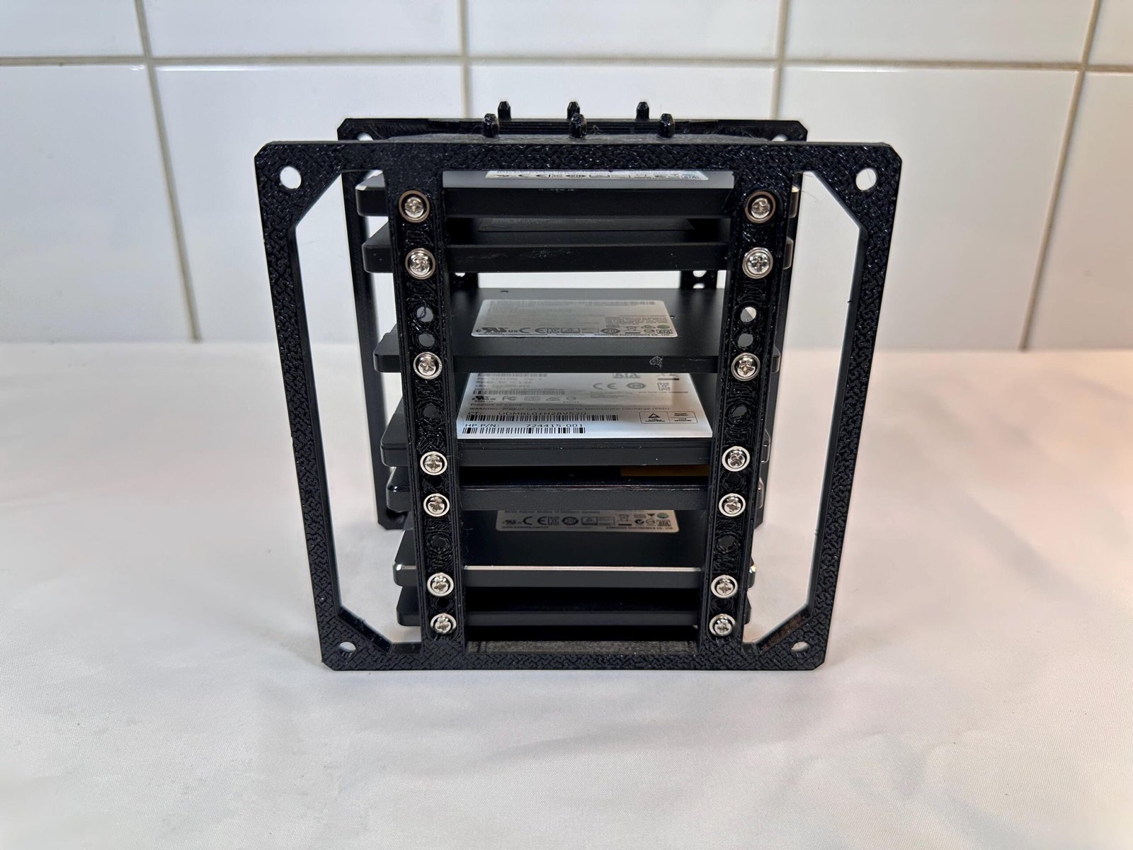 SSD Storage Bay - Fan Attachable, Stackable, 10 x 2.5" SSD or 6 x SAS - Image 5