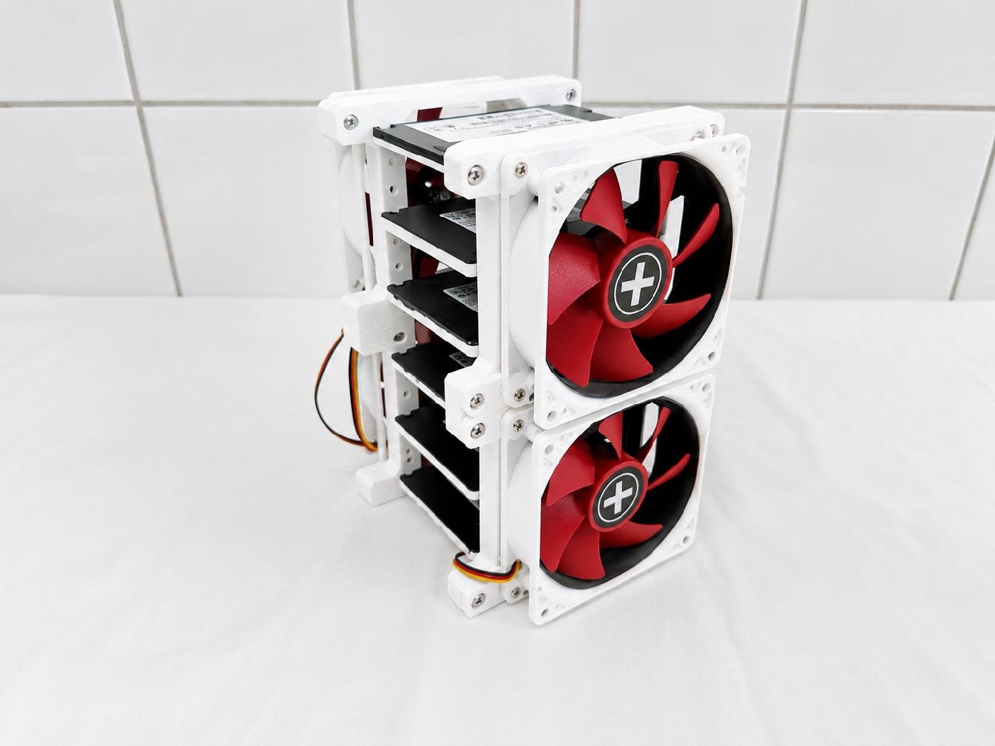 16x-2-5-ssd-8x-2-5-sas-rack-white-open-air-nas-server-with-90mm-fan-mounts